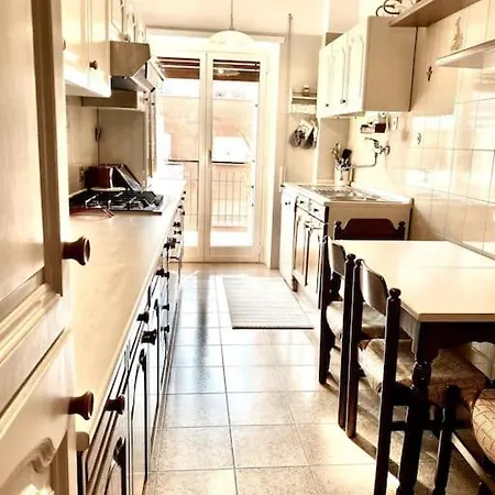Apartment Golden Valley House 4-8 Pax - Box Auto Metro B1 Conca D'oro Treno Val D'ala Rome