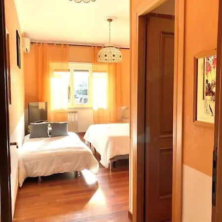 Golden Valley House 4-8 Pax - Box Auto Metro B1 Conca D'oro Treno Val D'ala Rome