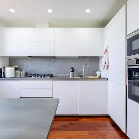 Realty Company Spagna Apartment