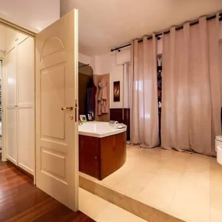 Realty Company Spagna Apartment
