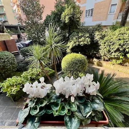 Apartment La Casa Delle Camelie Rome