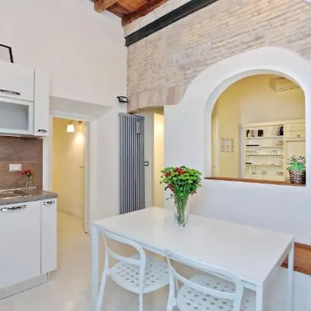 Campo De Fiori Charm Apartamento *