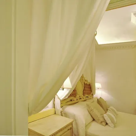Vicolo Savelli Luxury * Rome