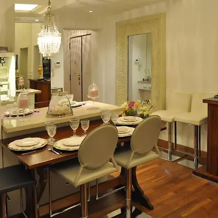 Vicolo Savelli Luxury Apartment Rome