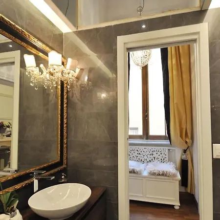 Vicolo Savelli Luxury * Rome