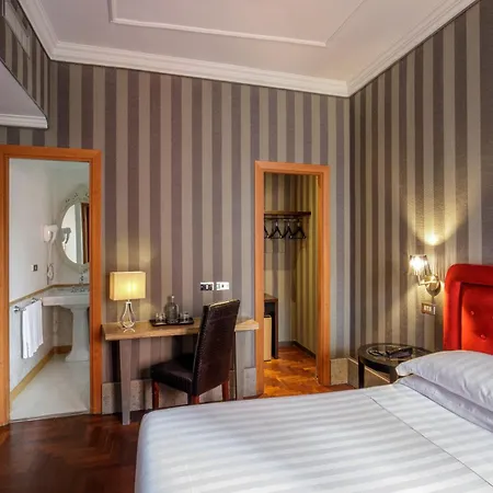 Royal Court Hotel 4*
