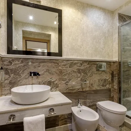 Hotel Royal Court 4*