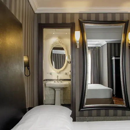 Royal Court Hotel