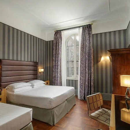 Royal Court Hotel 4*
