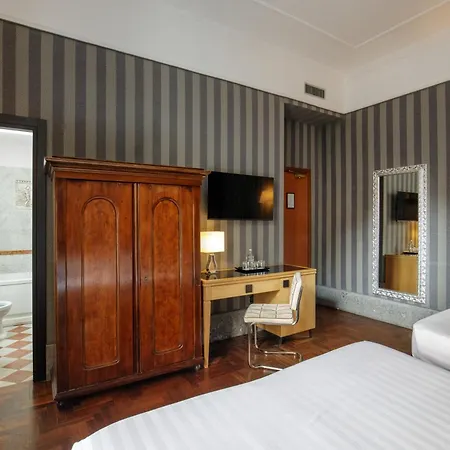 Hotel Royal Court 4*
