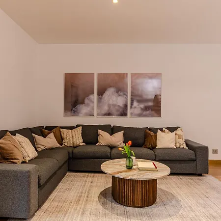 Domus Urbana 152 Apartment