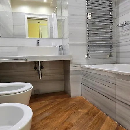 Clohouse Apartment *