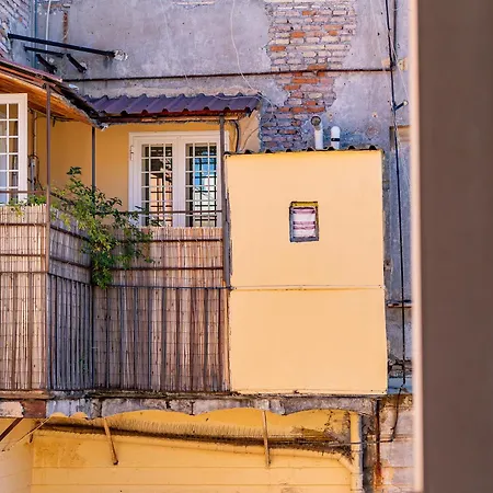 Iflat Charming Vintage In Esquilino Apartment Rome
