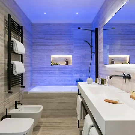 Adoro Hotel