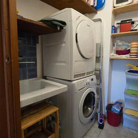 Cozy Trastevere Station Apartment Rome