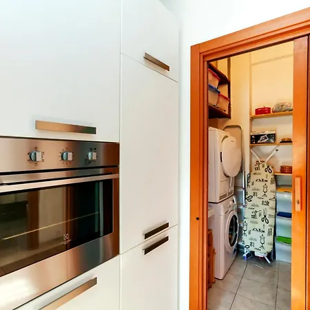 Cozy Trastevere Station Apartment