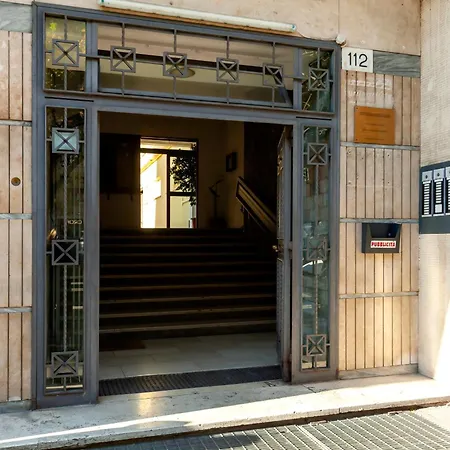 Cozy Trastevere Station Apartment *