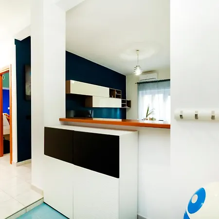 Cozy Trastevere Station Apartment Rome