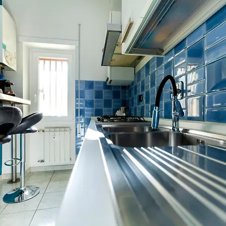 Cozy Trastevere Station Apartment *