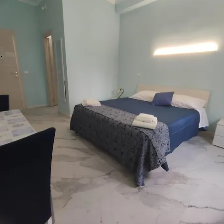 An &lo-luxury - Metro Teano Guest house *