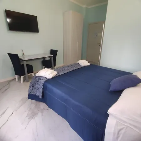 An &lo-luxury - Metro Teano Guest house