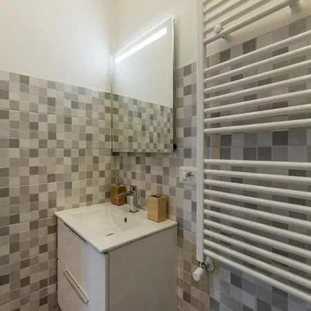 Live - Exclusive Penthouses Apartment