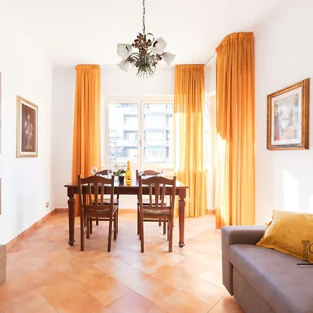 Guest house Caput Mundi - 100mt To Metro A, Terrace, A-c, 15 Min To Center Rome
