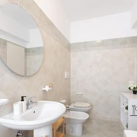 Guest house Caput Mundi - 100mt To Metro A, Terrace, A-c, 15 Min To Center