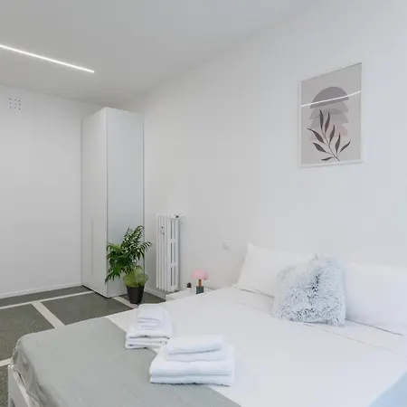 Domus Lux Angelica- Nearby Vatican Apartment