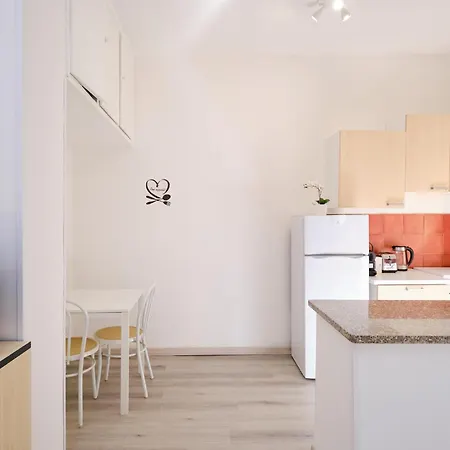 Apartment Tuscolana Blu - Grazioso Monolocale