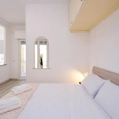 Apartment Tuscolana Blu - Grazioso Monolocale