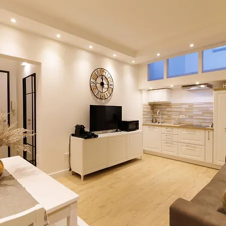 Apartment Vaticano Centro Aura D4 *