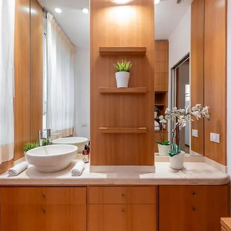 2 - Exclusive 2bedroom & 2bathroom Rome
