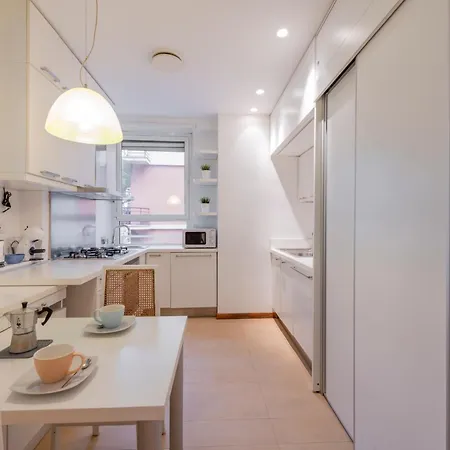 2 - Exclusive 2bedroom & 2bathroom Apartment