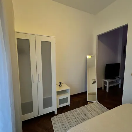 Domus Apartments Bed & Breakfast