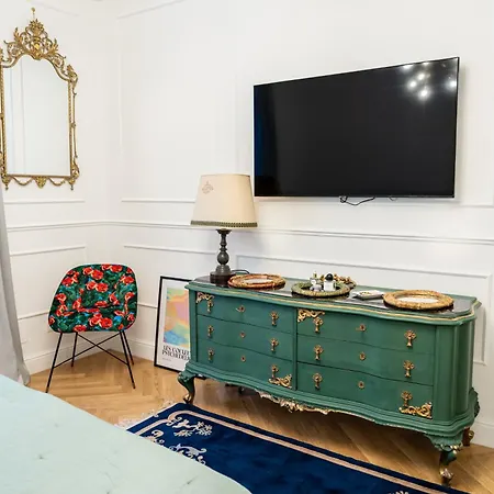 Vatican Boutique Rhome