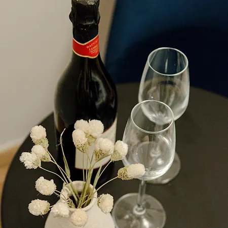 Goldstar Apartment *