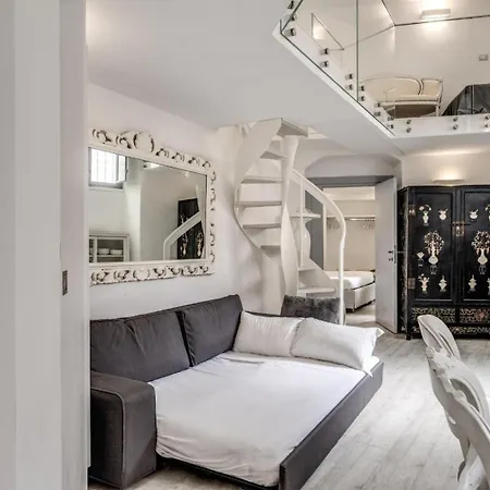 Elegant Flat In The Historic Near Colosseum! Apartment Rome