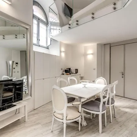 Elegant Flat In The Historic Near Colosseum! *