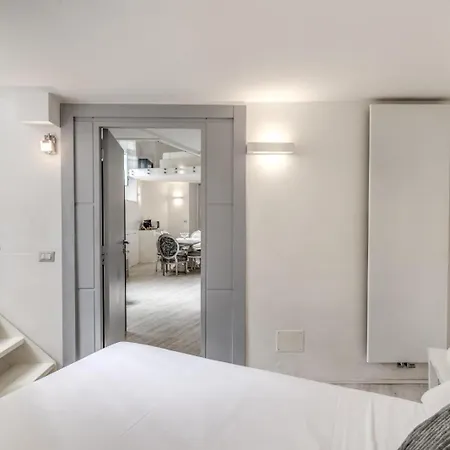 Elegant Flat In The Historic Near Colosseum! *