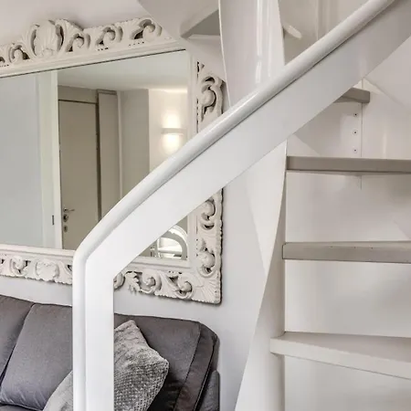 Elegant Flat In The Historic Near Colosseum! * Rome