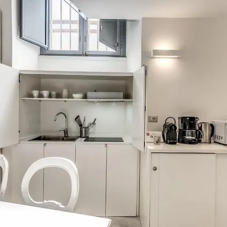 Elegant Flat In The Historic Near Colosseum! Apartment Rome