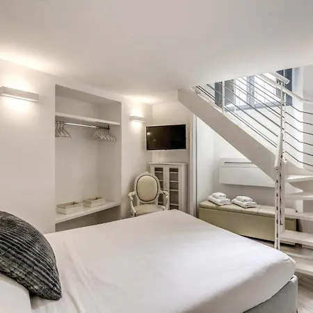 Elegant Flat In The Historic Near Colosseum! *
