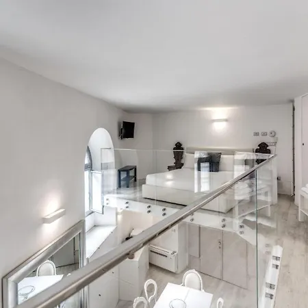 Elegant Flat In The Historic Near Colosseum! Rome