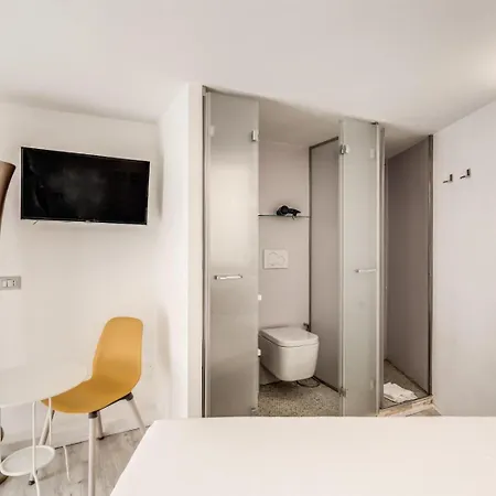 Elegant Flat In The Historic Near Colosseum! * Rome