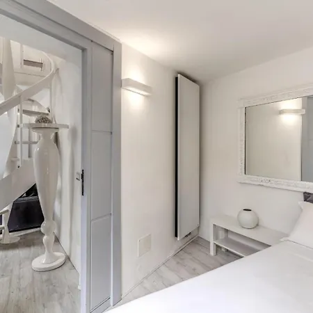 Apartment Elegant Flat In The Historic Near Colosseum! *