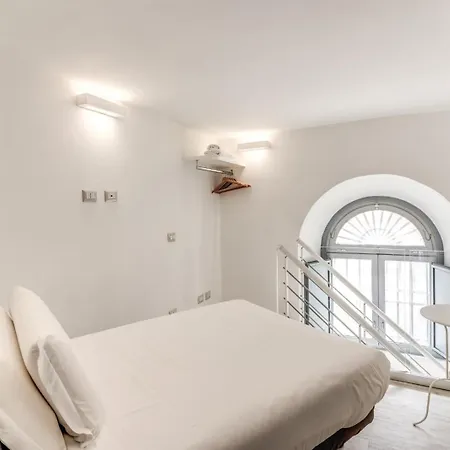 Elegant Flat In The Historic Near Colosseum! *