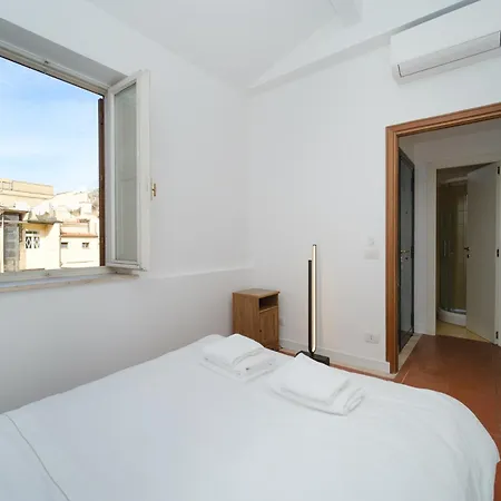 Juan's Trevi Buddyrent Apartment *