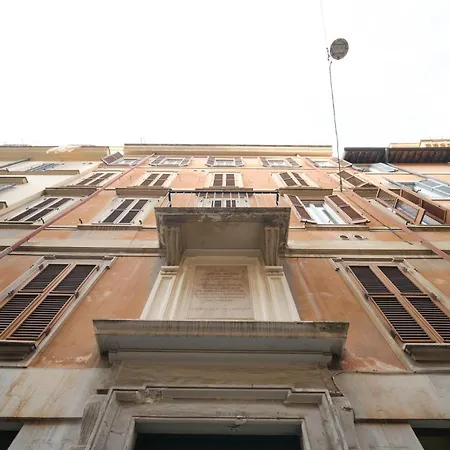 Juan's Trevi Buddyrent Apartment *