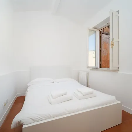 Juan's Trevi Buddyrent Apartment Rome